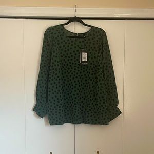 NWT long sleeve polka dot shirt with beautiful cuff sleeve detail. Great length!